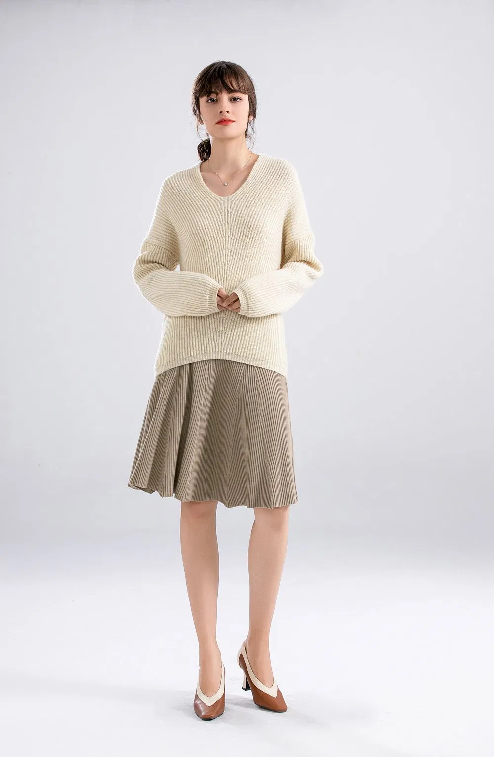 2025热卖V领羊毛休闲宽松套头毛衣毛衣跳线为女性