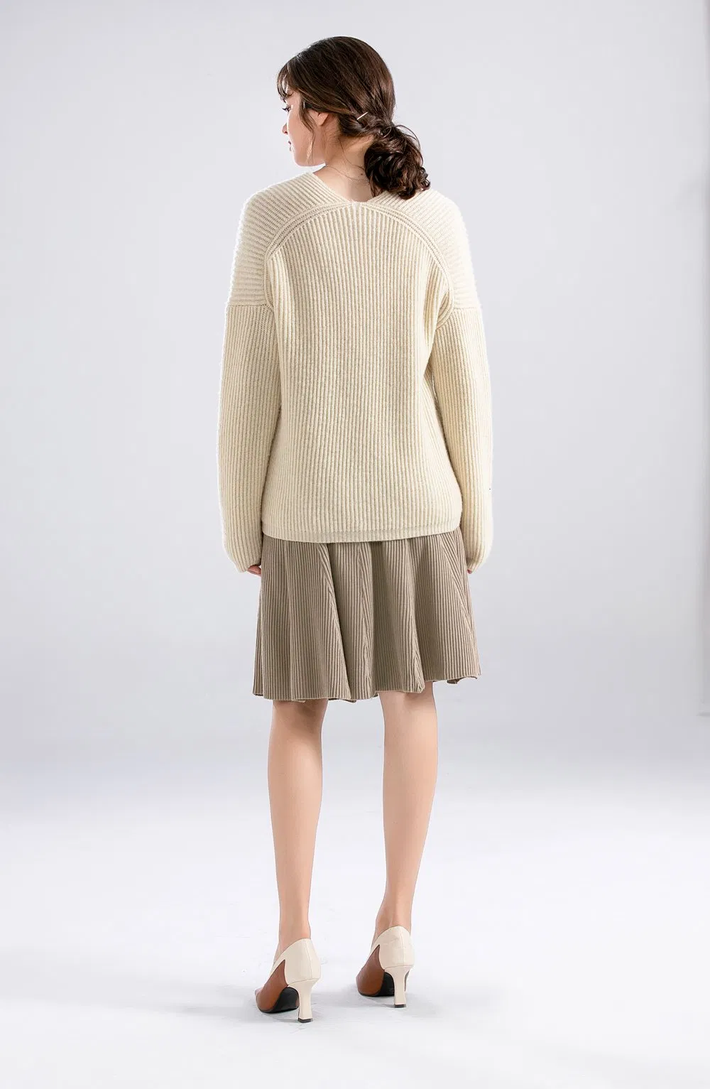 2025热卖V领羊毛休闲宽松套头毛衣毛衣跳线为女性