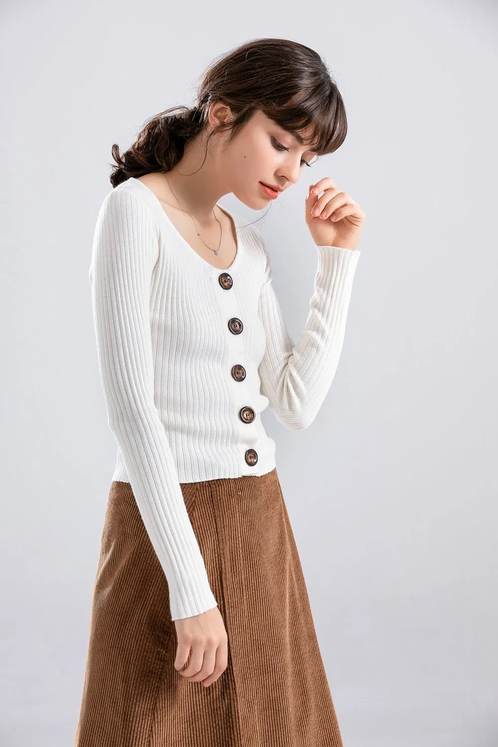 热卖新款时尚高品质勺颈象牙开衫纽扣适合秋季毛衣