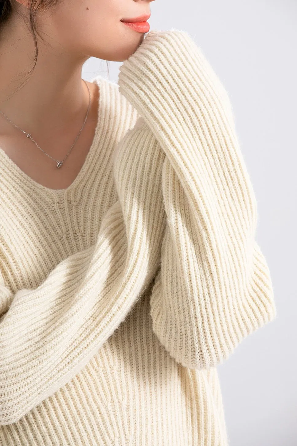 2025热卖V领羊毛休闲宽松套头毛衣毛衣跳线为女性