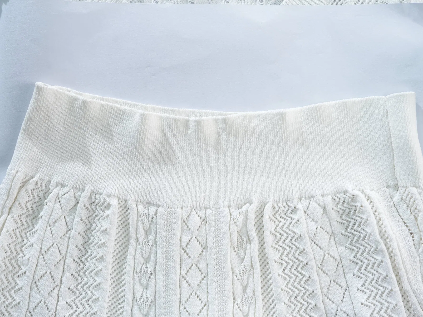 Women&amp;prime;S轻量级217g粘胶尼龙提花白色套头毛衣