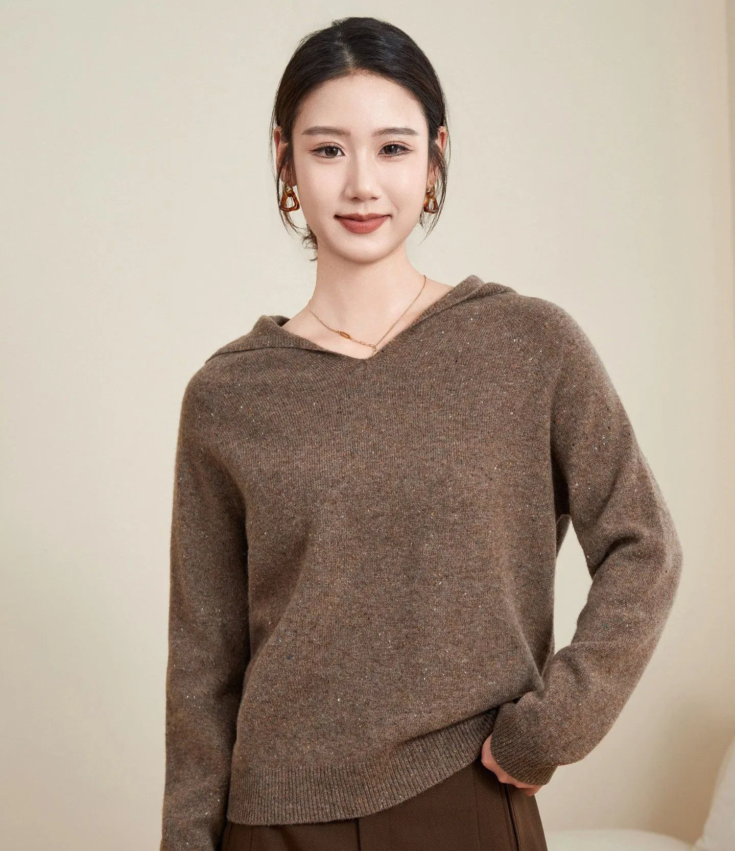 Women&prime;S Solid Color Causal无缝连帽轻便毛衣100%羊毛