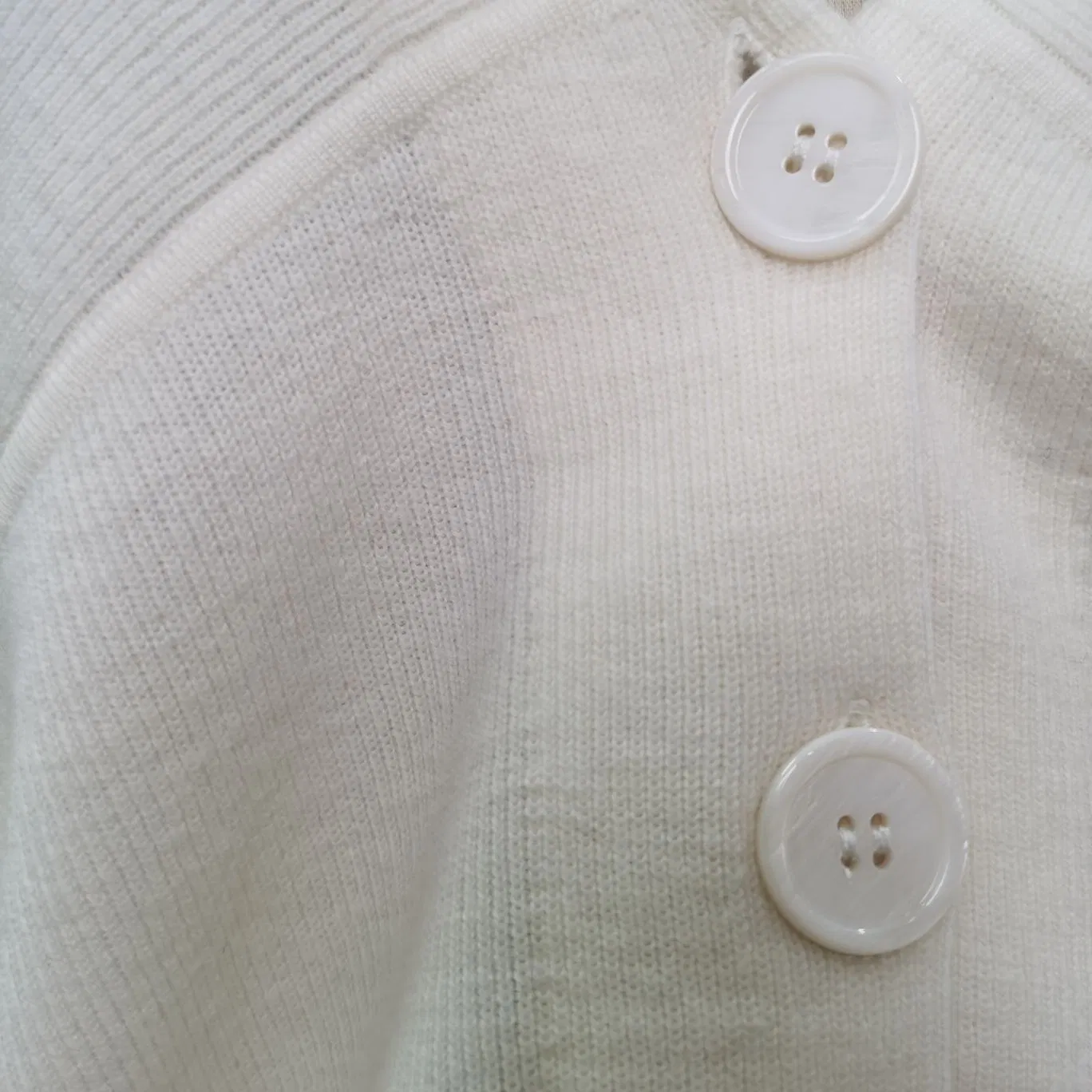 100%羊毛妇女&amp;prime;S定制开衫毛衣高级ODM