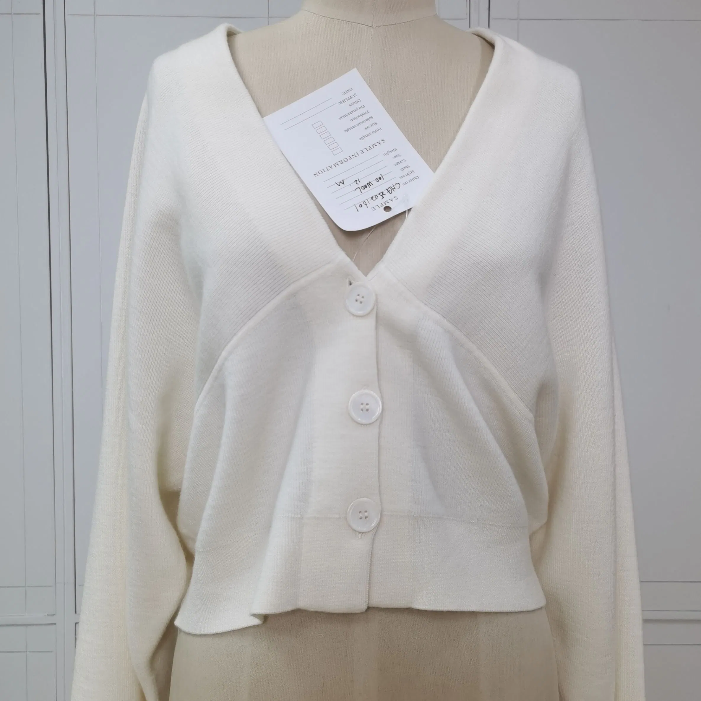 100%羊毛妇女&amp;prime;S定制开衫毛衣高级ODM