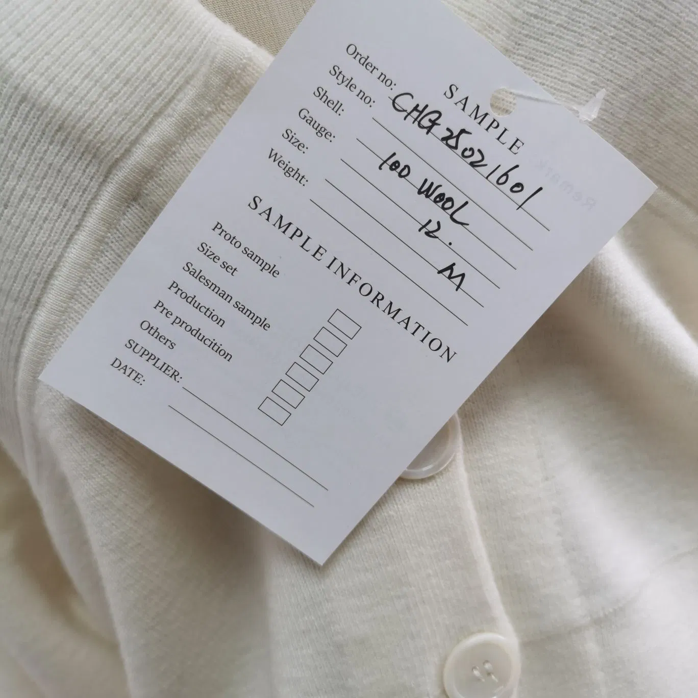 100%羊毛妇女&amp;prime;S定制开衫毛衣高级ODM