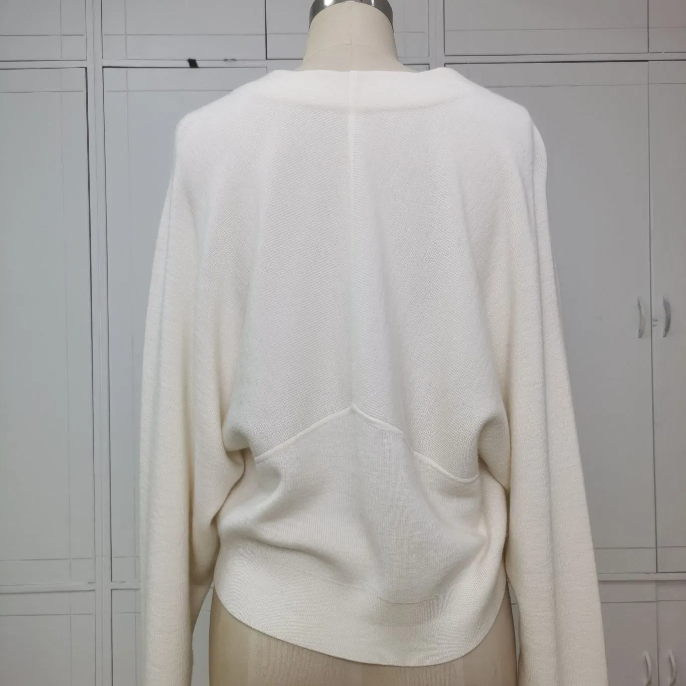 100%羊毛妇女&amp;prime;S定制开衫毛衣高级ODM