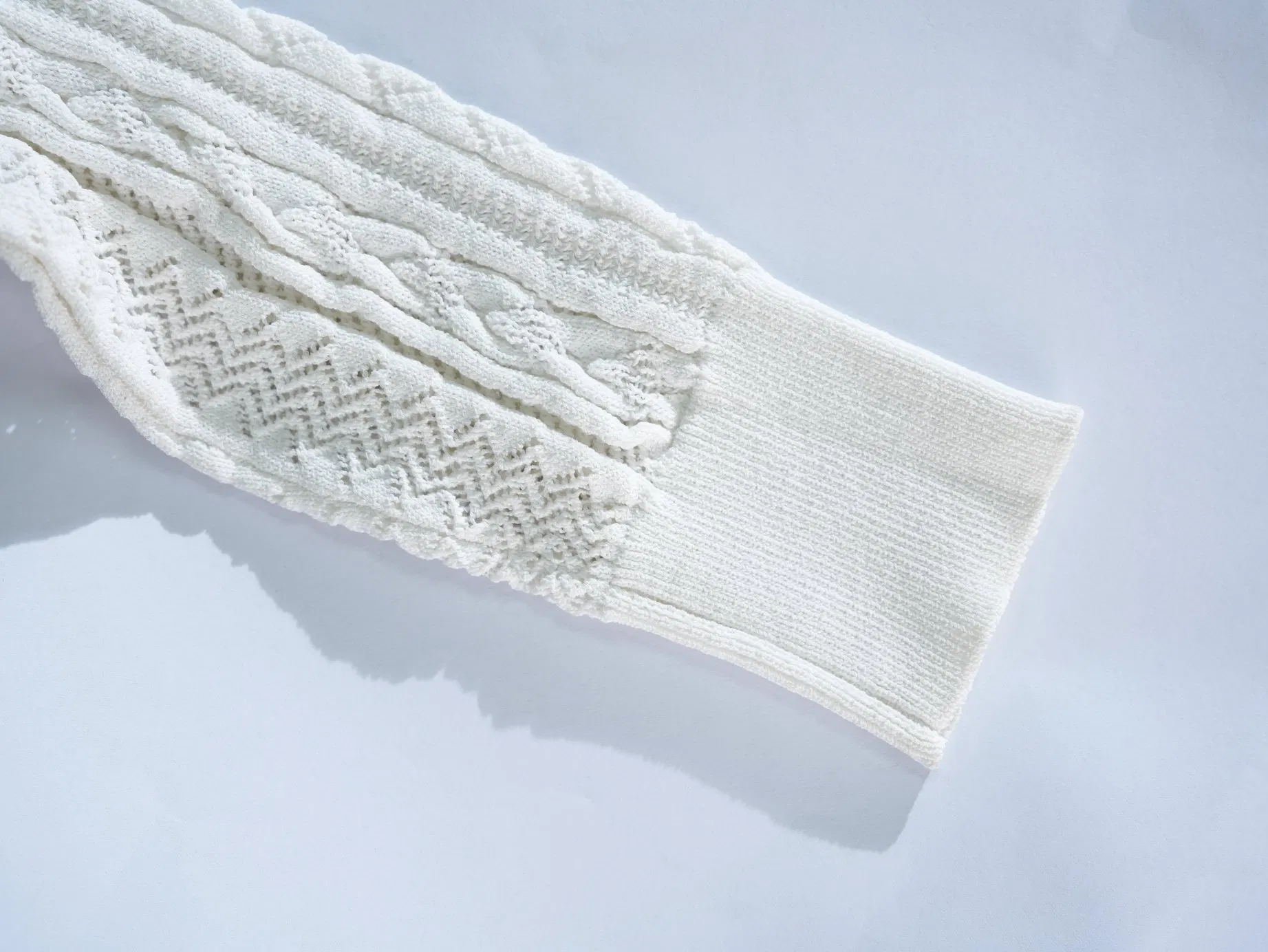 Women&amp;prime;S轻量级217g粘胶尼龙提花白色套头毛衣