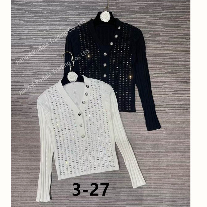 新款时尚服装女性羊毛毛衣长袖开衫服装带纽扣V领