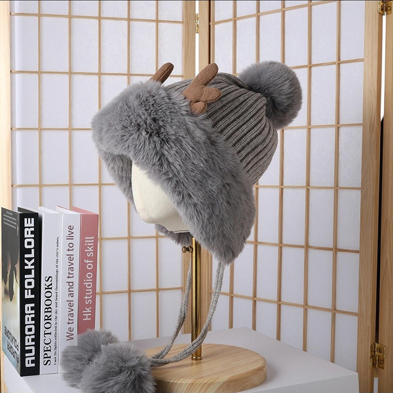 冬季可爱有趣的毛绒针织红色圣诞驯鹿鹿角帽与POM POM