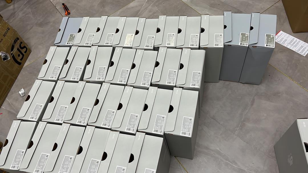 设计师毛衣男装超大批发奢侈品时尚中国工厂