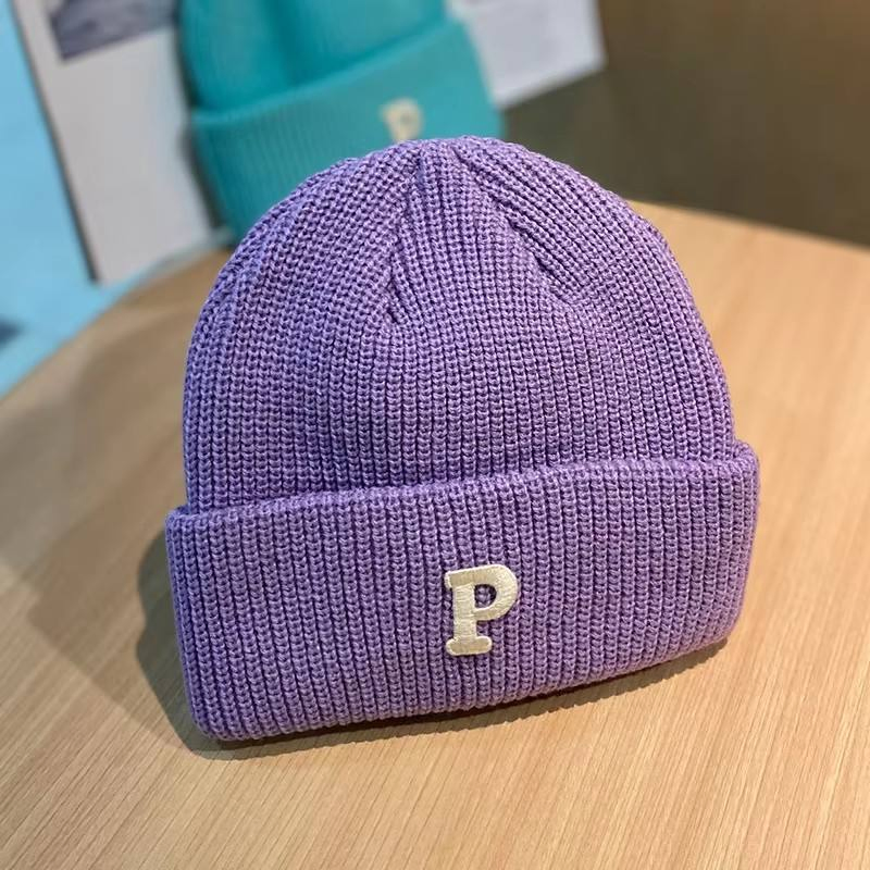 舒适的冬季针织帽户外活动和温暖