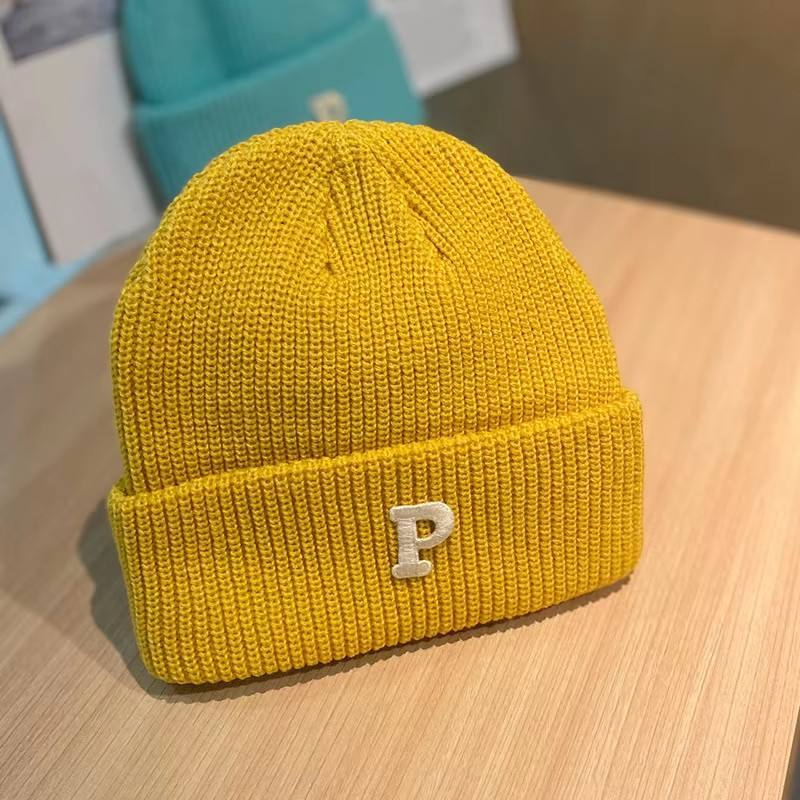 舒适的冬季针织帽户外活动和温暖