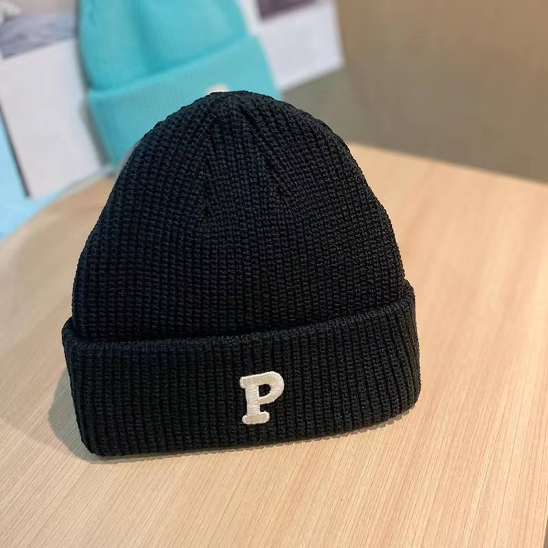 舒适的冬季针织帽户外活动和温暖