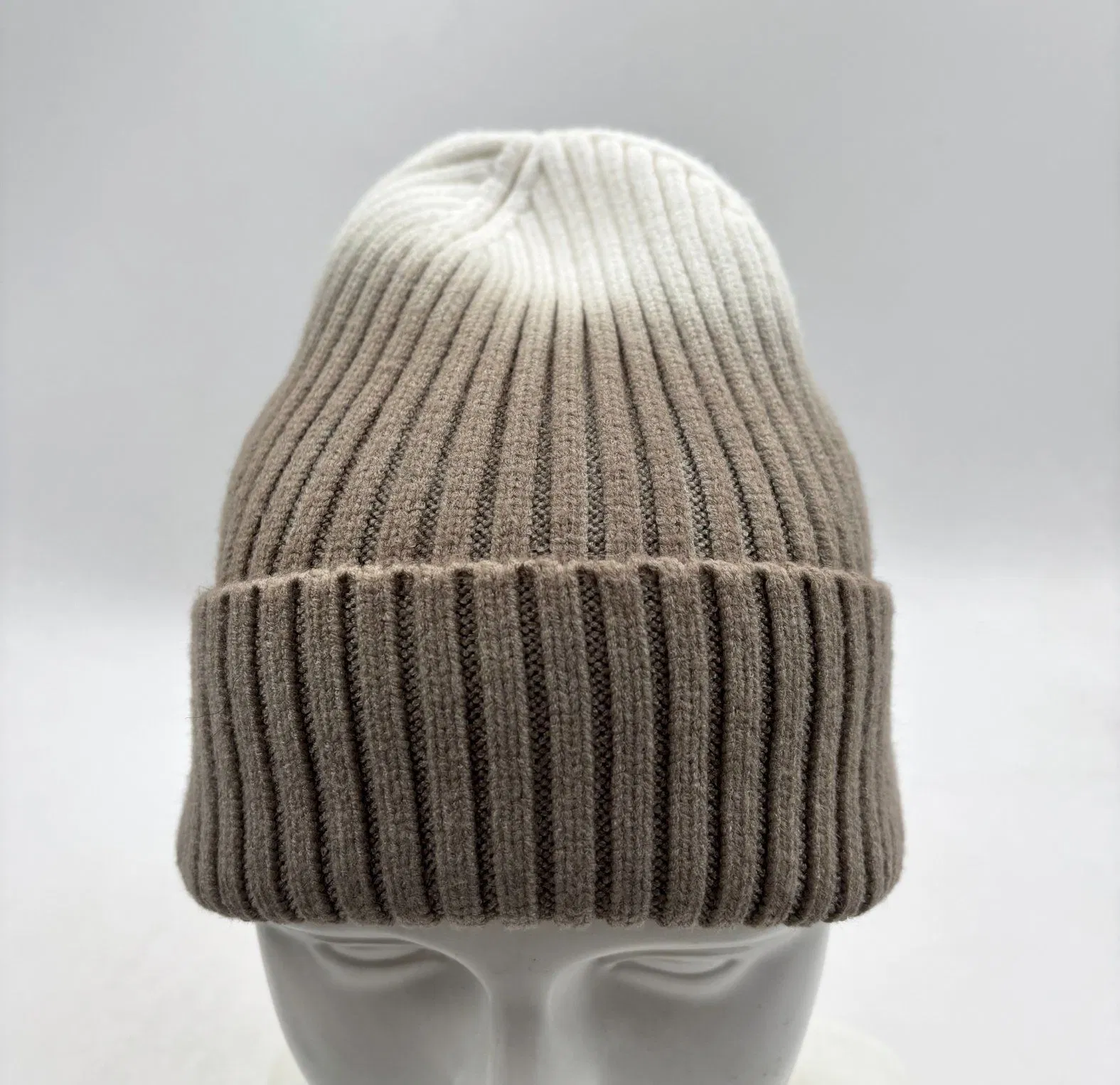 男女皆宜的厚针织豆豆，女用空间染色无精打采的滑雪帽